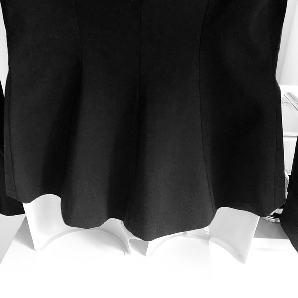 Structured Black Single-Button Tailored Blazer. Size 0 - Picture 8 of 14